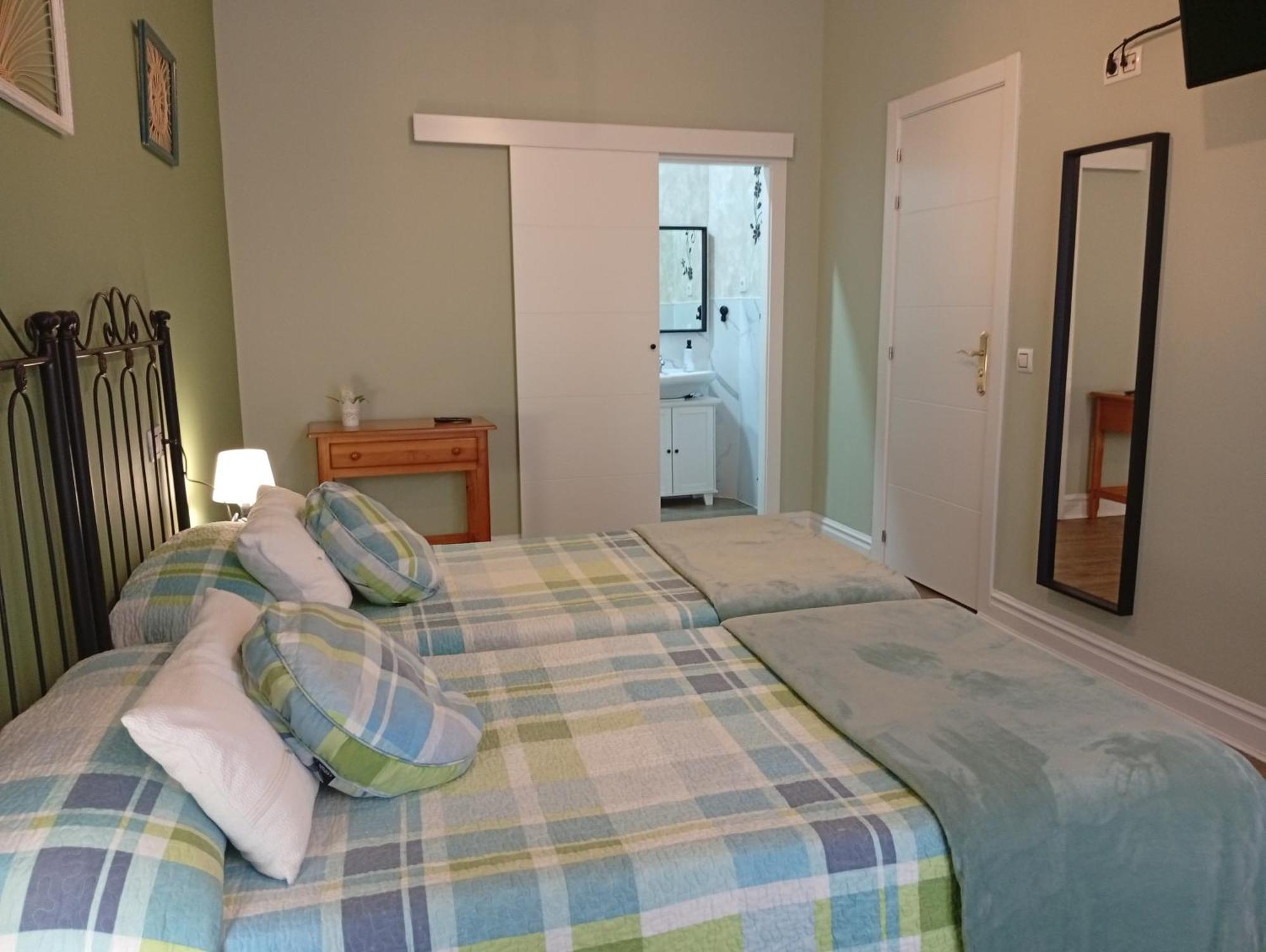 Hospedaje Don Pelayo Gijón Chambre photo