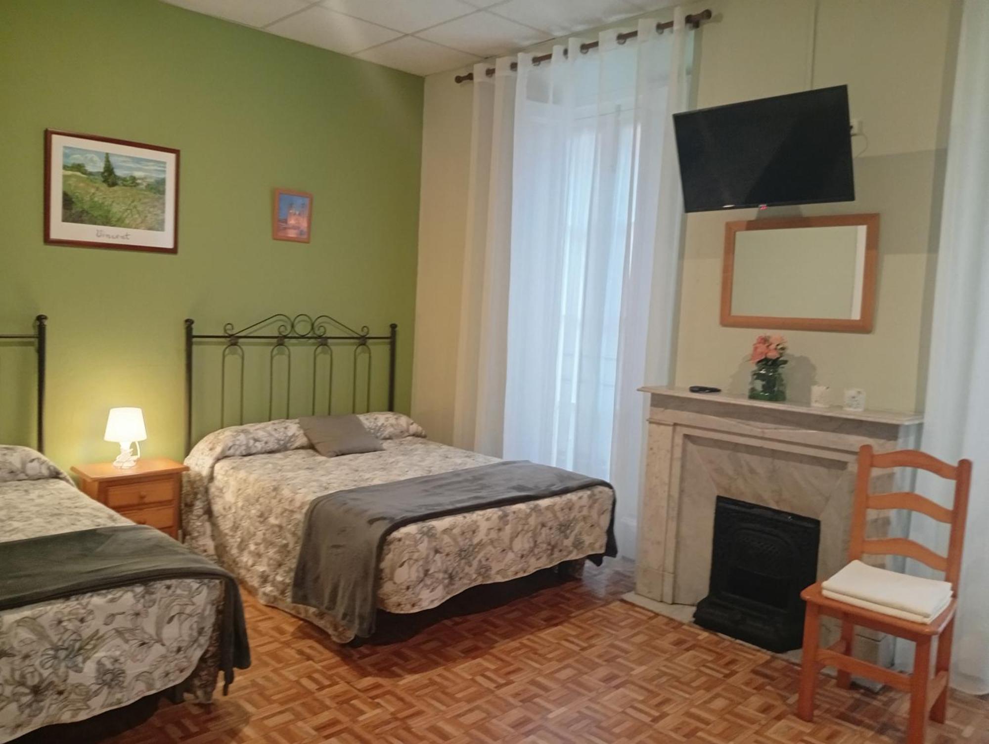 Hospedaje Don Pelayo Gijón Chambre photo